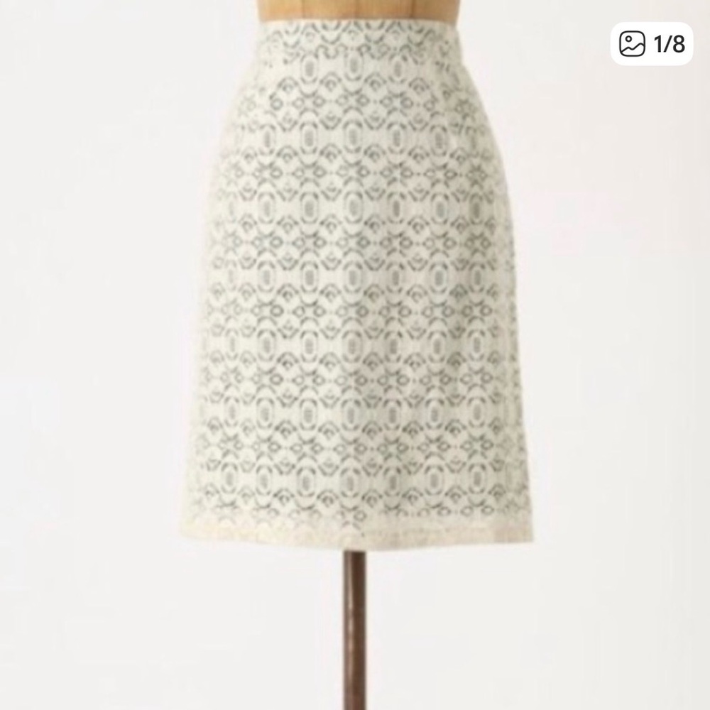 Chic Lace Pencil Skirt - White